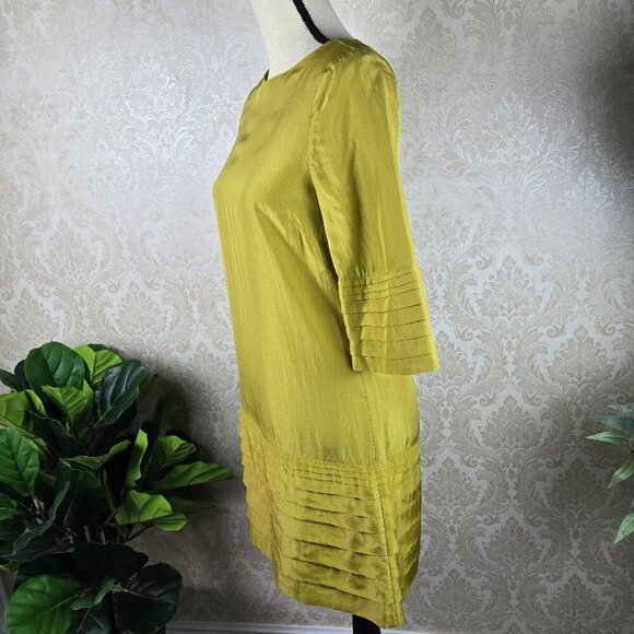 Burberry London Size 4 100% Silk Chartreuse Green Dress 3/4 Sleeve Pleat Detail - Picture 5 of 11